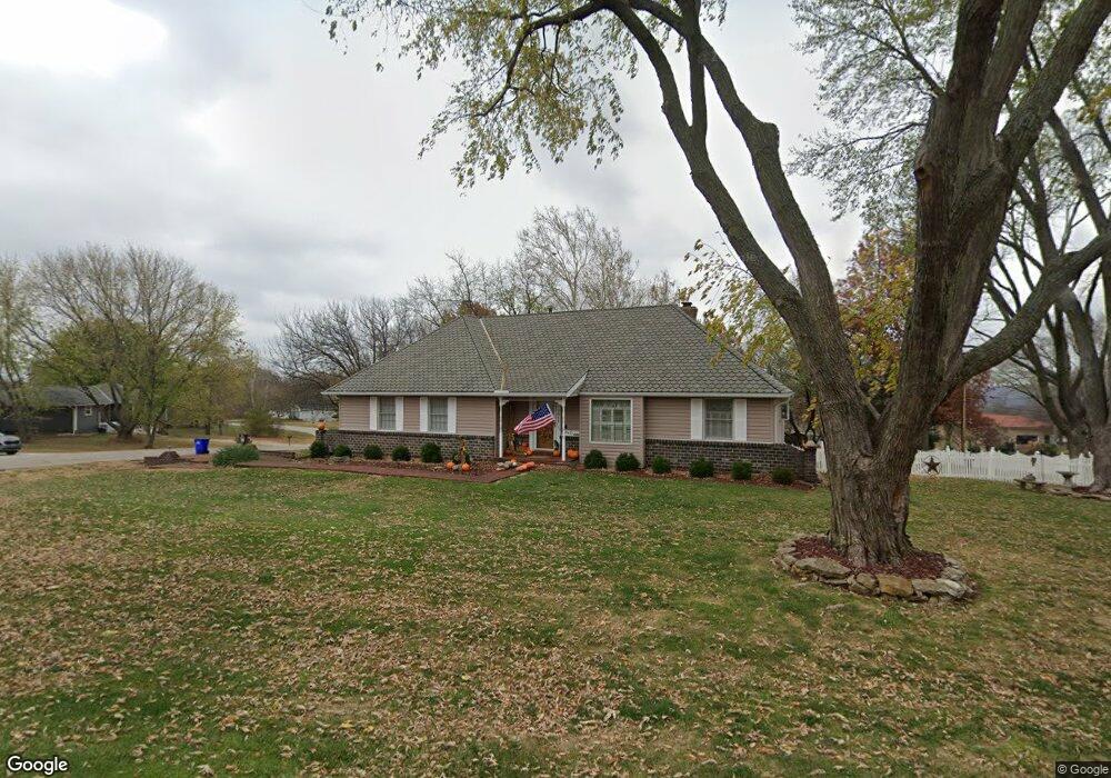 7011 Crest Dr, Shawnee, KS 66218 - photo 1