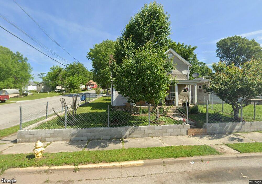 1033 Walnut St, Carthage, MO 64836 - photo 1