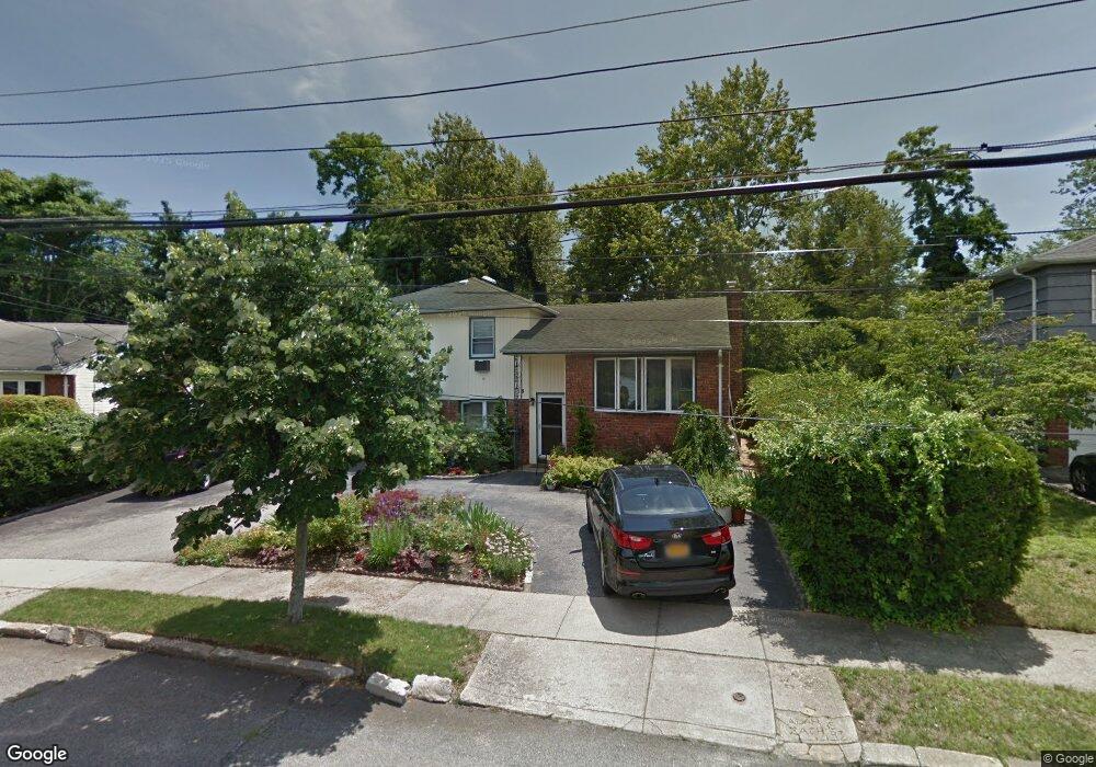 18 Coral Ct, Malverne, NY 11565 - photo 1