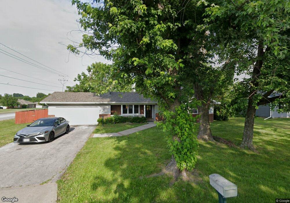 1808 Village Ln, Bolivar, MO 65613 - photo 1