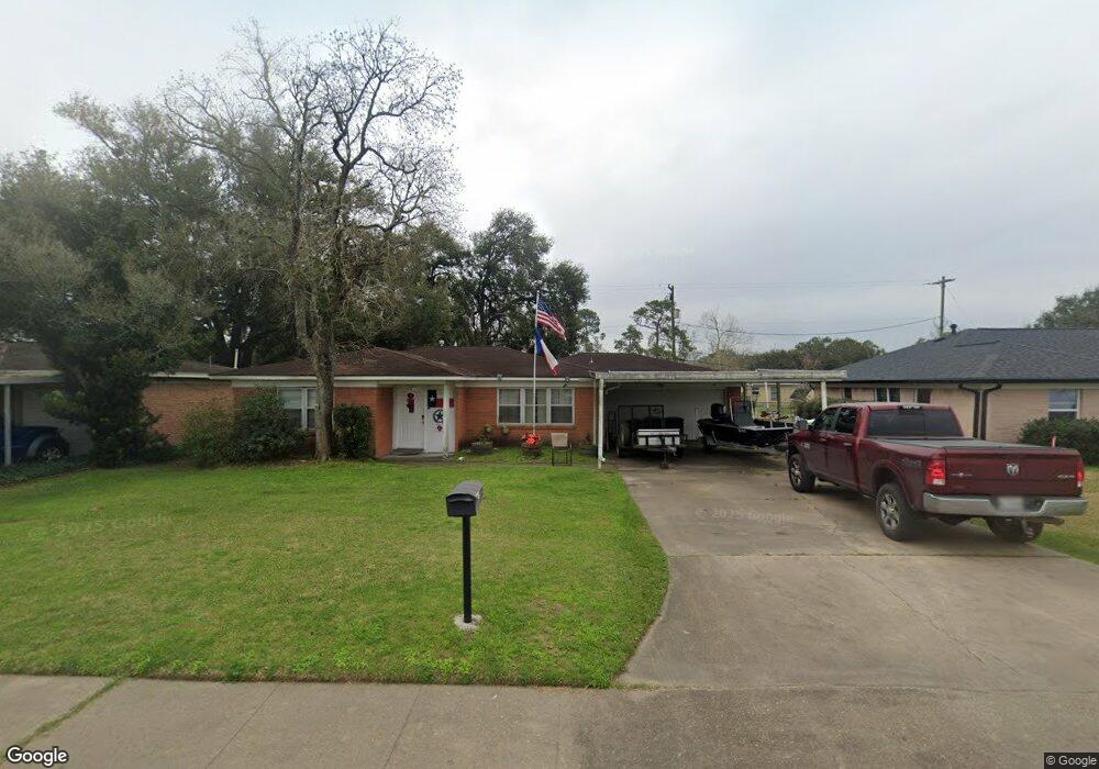 1305 Stadium Dr, Alvin, TX 77511 - photo 1