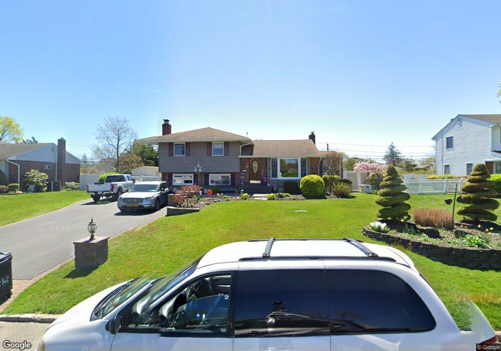 32 Violet Ln, ComMacK, NY 11725 - photo 1