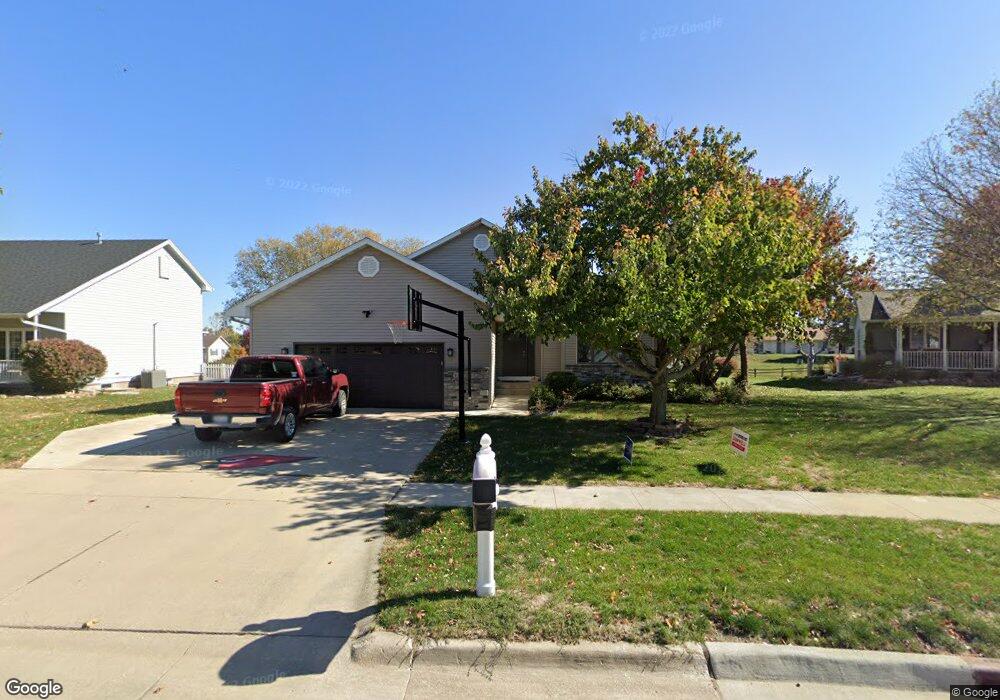 1110 E 17th St S, Newton, IA 50208 - photo 1