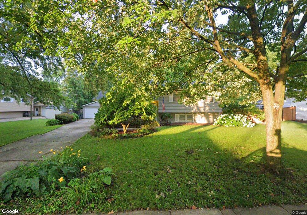 338 Hemlock Ln, Naperville, IL 60540 - photo 1