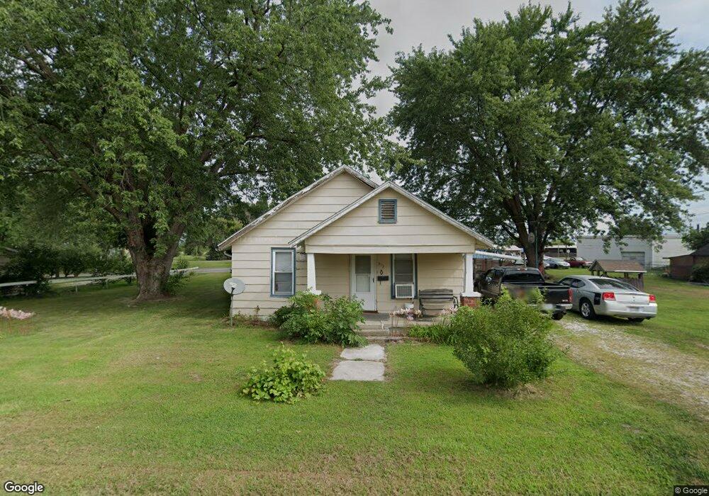 313 W Hinton Ave, Moberly, MO 65270 - photo 1