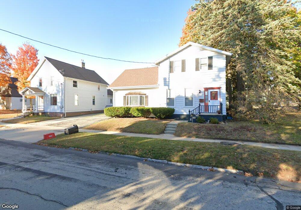 630 N 7th St, Manitowoc, WI 54220 - photo 1