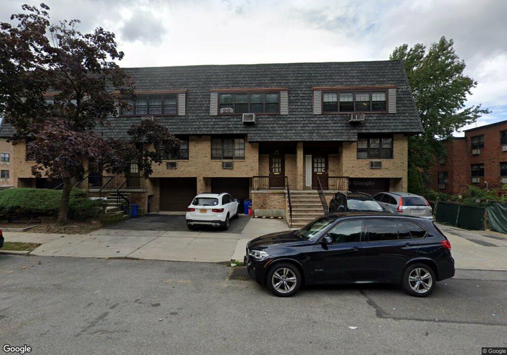 6914 242nd St unit 20, Little Neck, NY 11362 - photo 1