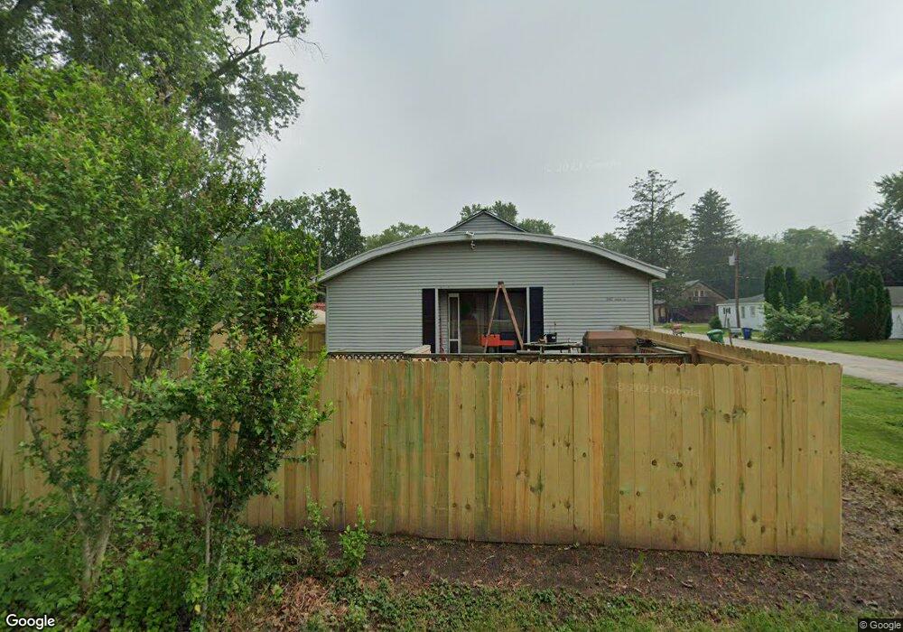 8419 E Avalon Dr, New Carlisle, IN 46552 - photo 1