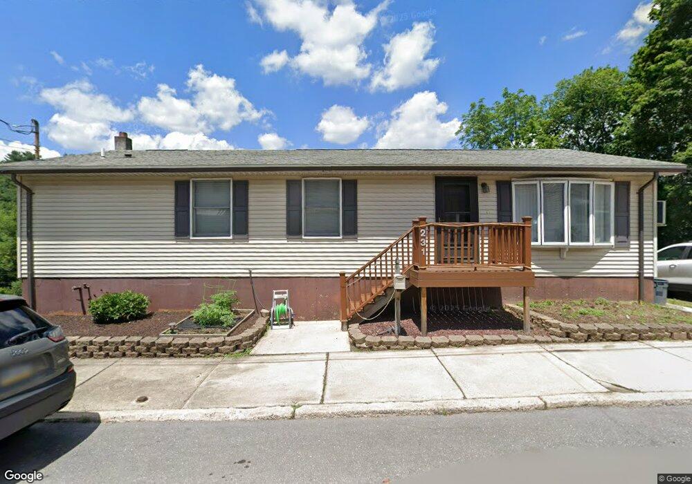 231 W Ridge St, Coaldale, PA 18218 - photo 1