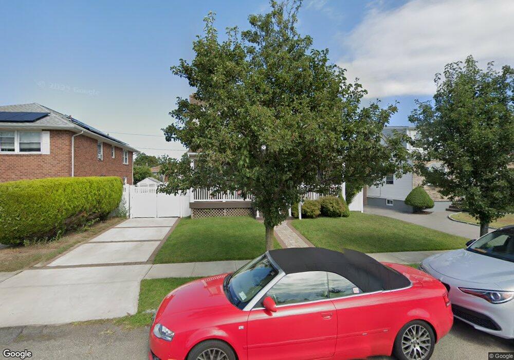 108 Venetian Blvd, Lindenhurst, NY 11757 - photo 1