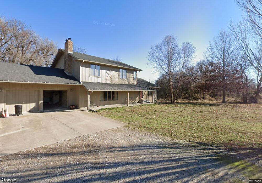 2710 Thornton Ave, Parsons, KS 67357 - photo 1