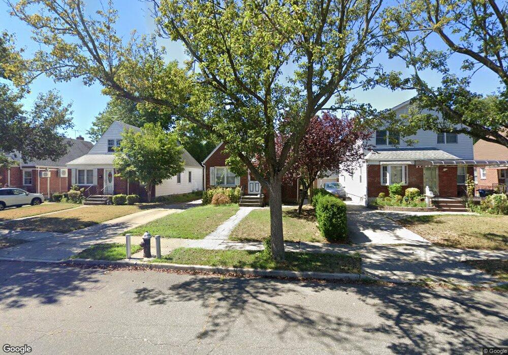 8222 267th St, Glen Oaks, NY 11004 - photo 1