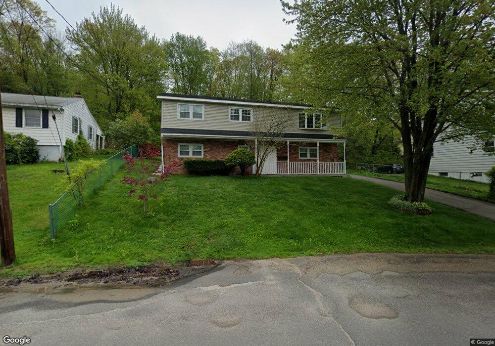 133 Newport Dr, Waterbury, CT 06705 - photo 1