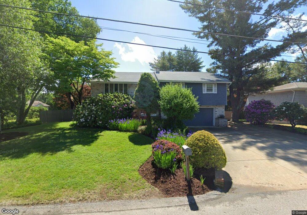 4 Laurel Ct, Smithfield, RI 02917 - photo 1