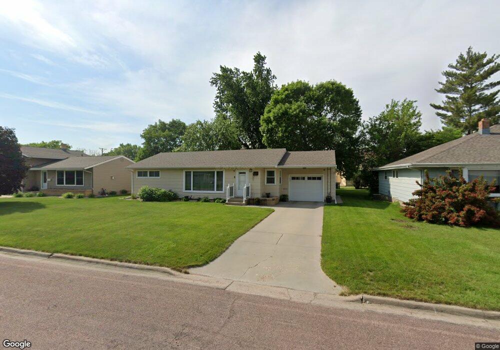 1415 E 3rd Ave, Mitchell, SD 57301 - photo 1