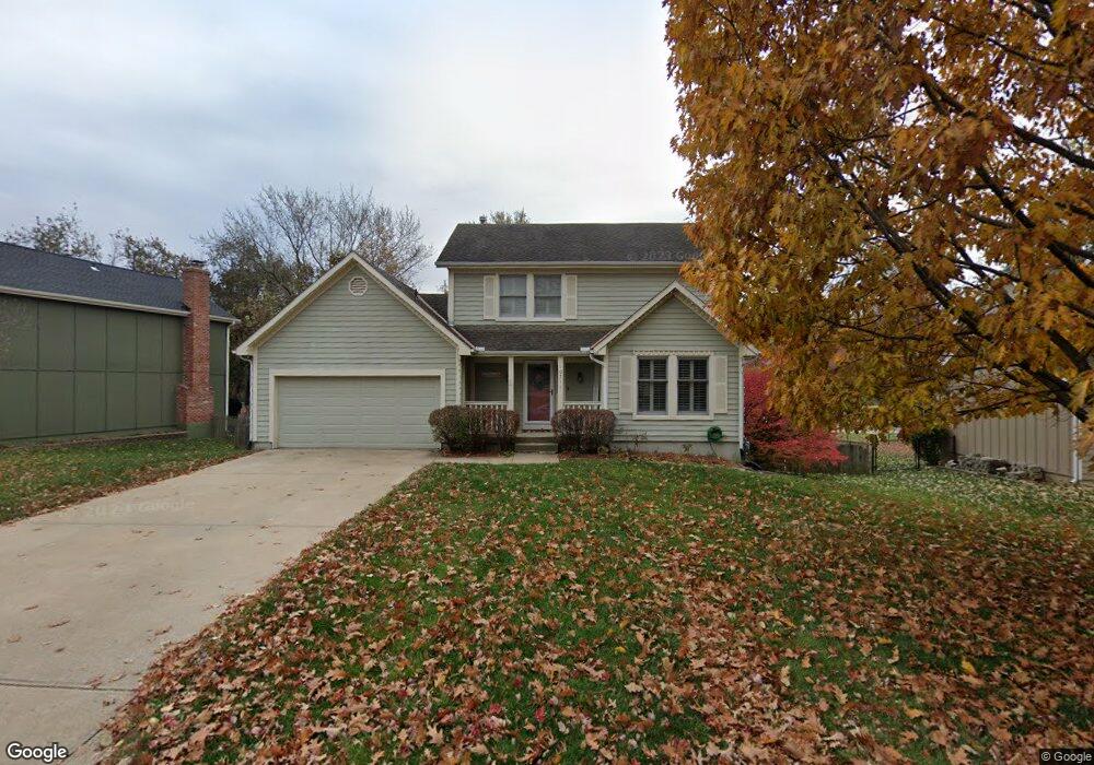 10711 W 49th Place, Shawnee, KS 66203 - photo 1