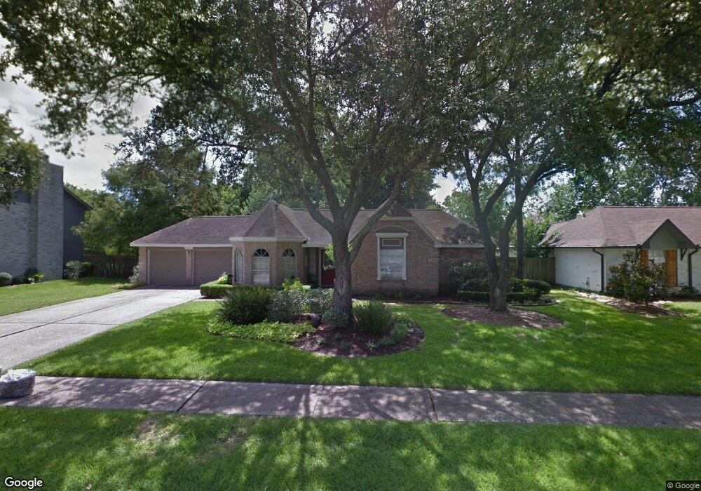 901 Lancaster Dr, Friendswood, TX 77546 - photo 1