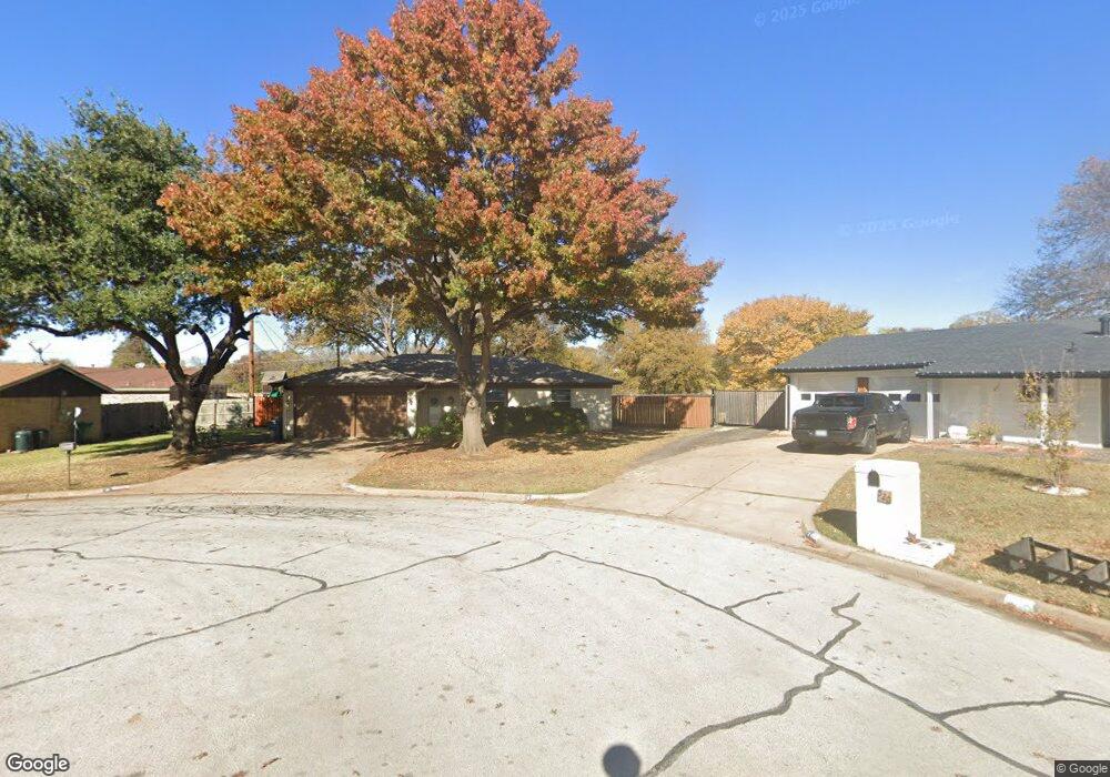 524 Holly Hill Ct, Hurst, TX 76053 - photo 1