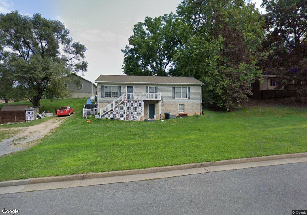 902 Carriage Dr, Harrisonburg, VA 22801 - photo 1