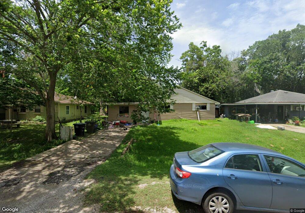 425 E Park St, Alvin, TX 77511 - photo 1