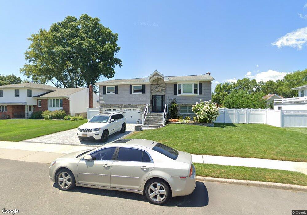 24 Suzanne Ln, Bethpage, NY 11714 - photo 1