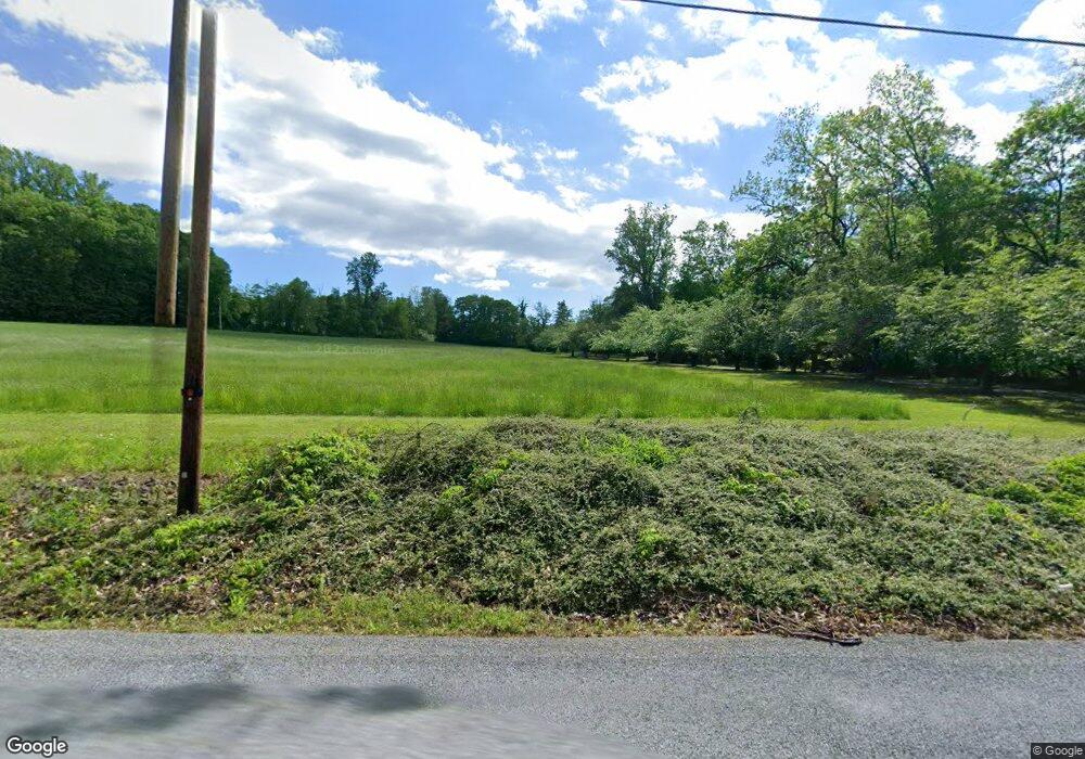 5563 Acorn Dr, Emmaus, PA 18049 - photo 1