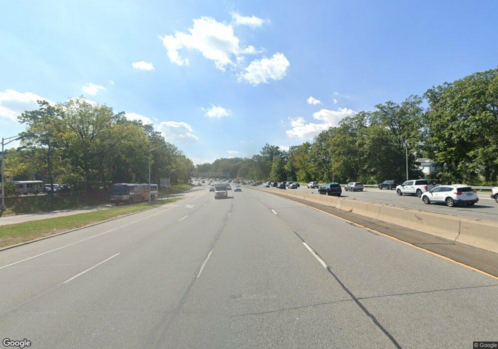 26031 Gr Ctrl Pkwy, Little Neck, NY 11362 - photo 1