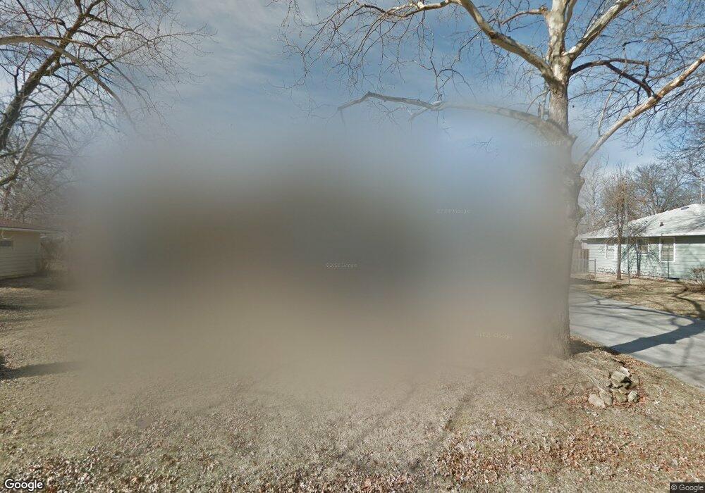 1415 SW Ward Pkwy, Topeka, KS 66604 - photo 1