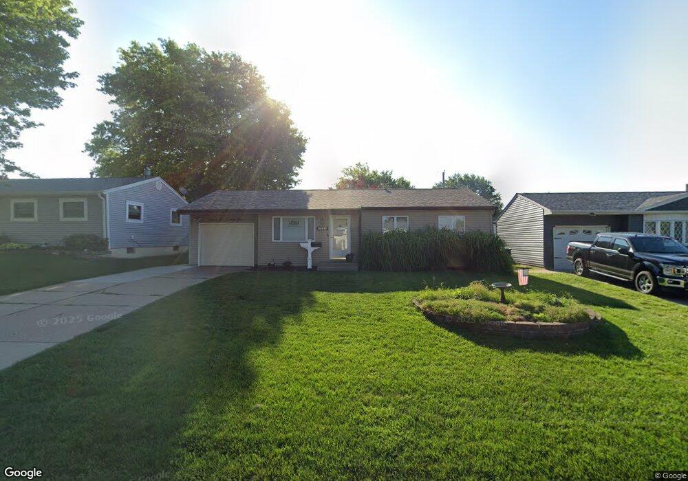 2923 Cypress Dr, Bettendorf, IA 52722 - photo 1