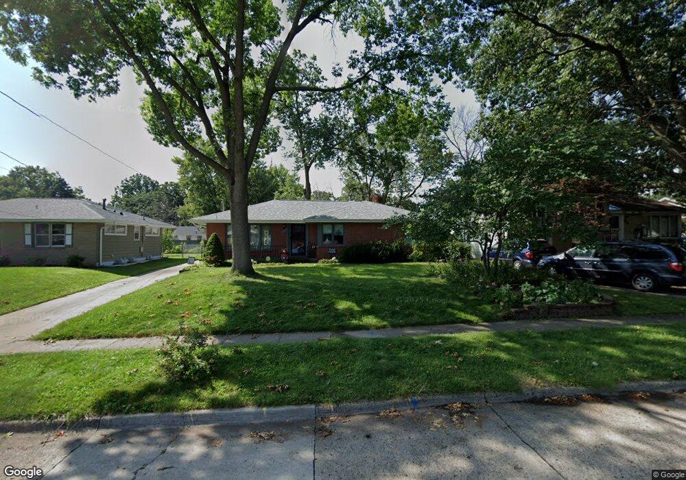 3106 Lawnview Dr, Des Moines, IA 50310 - photo 1