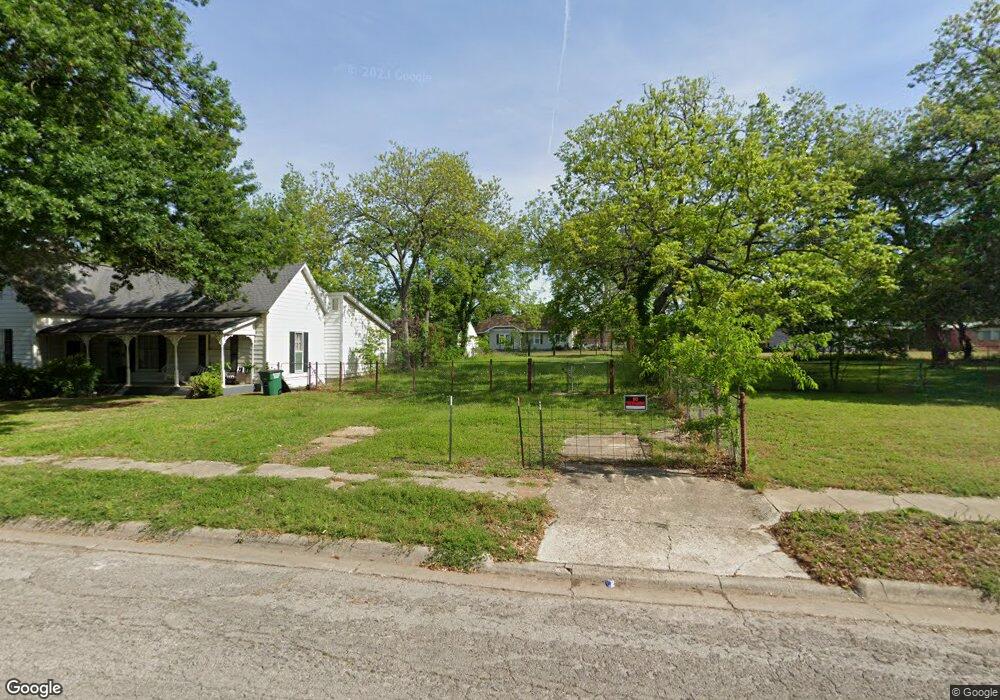 229 Mcclain St, Gainesville, TX 76240 - photo 1