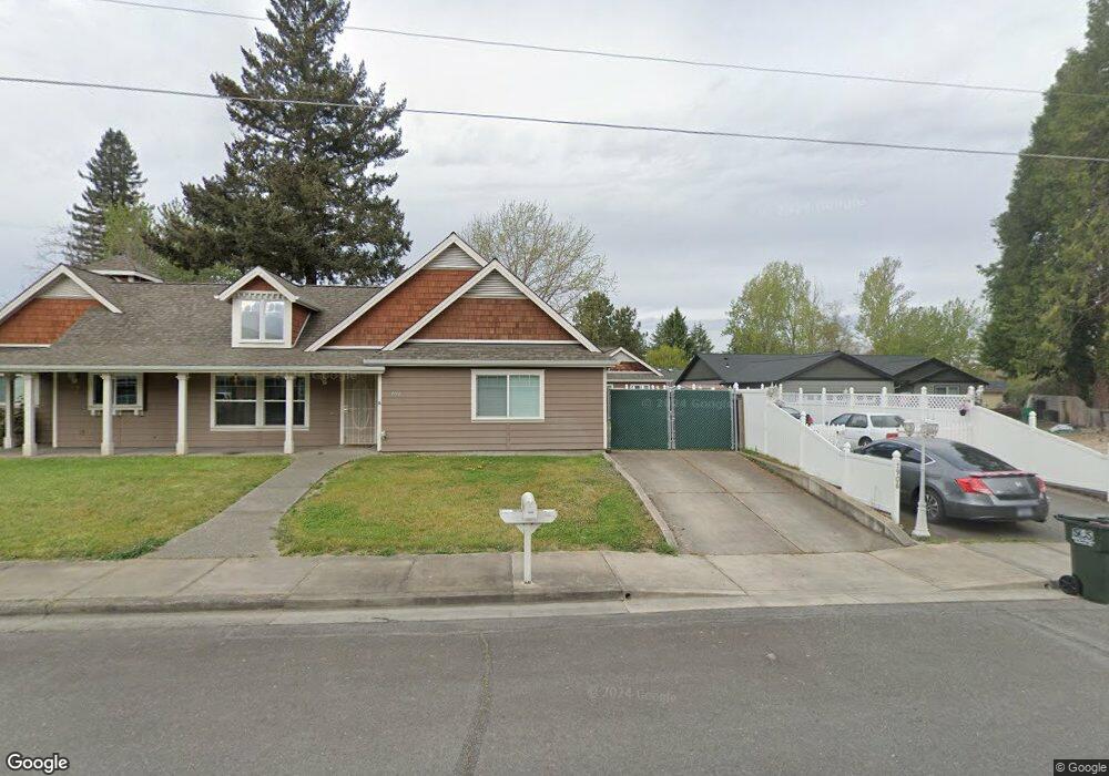 1906 McCarter Ln, Grants Pass, OR 97527 - photo 1