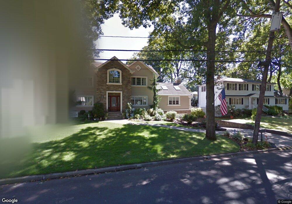 300 Oakwood Dr, Paramus, NJ 07652 - photo 1