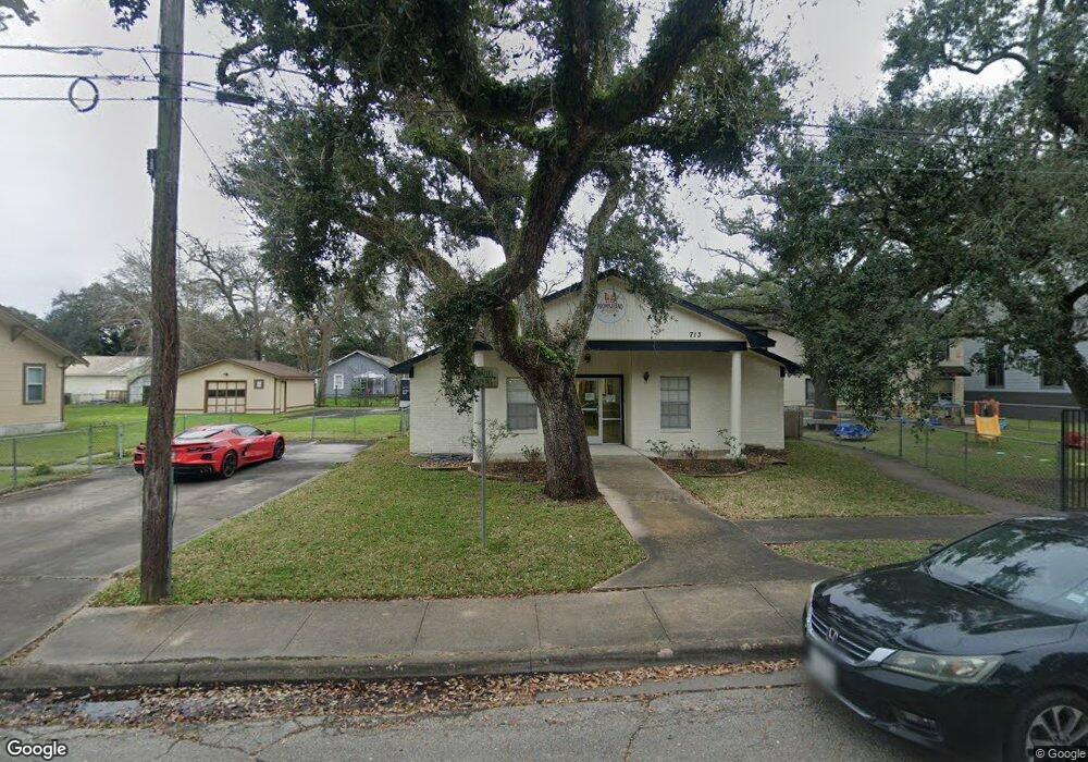 713 W Adoue St, Alvin, TX 77511 - photo 1
