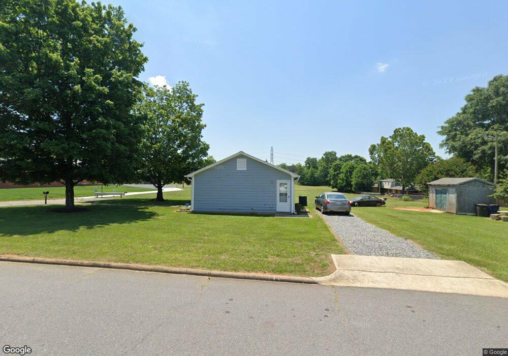 1304 Mclaughlin St, Statesville, NC 28677 - photo 1