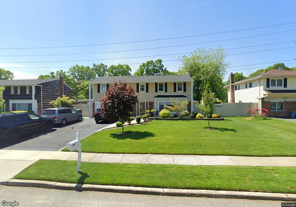 6 Sioux Dr, ComMacK, NY 11725 - photo 1