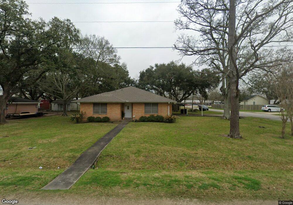 1519 W Lang St, Alvin, TX 77511 - photo 1