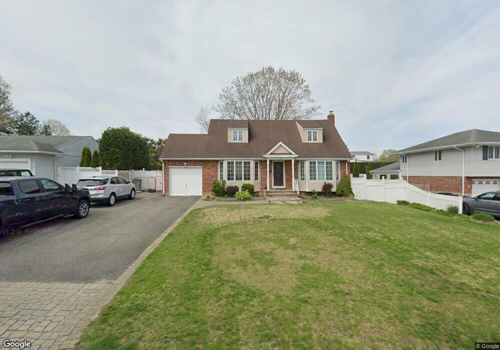 14 Weldon Ln, ComMacK, NY 11725 - photo 1