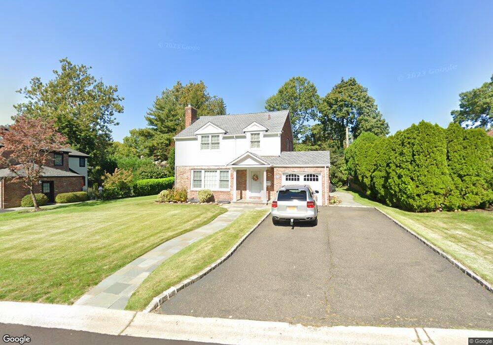 109 Cove Dr, Manhasset, NY 11030 - photo 1