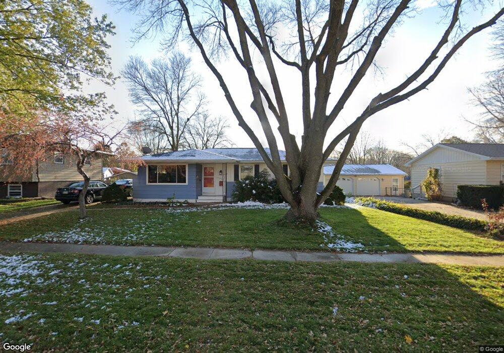 1885 Daleview Dr, Marion, IA 52302 - photo 1