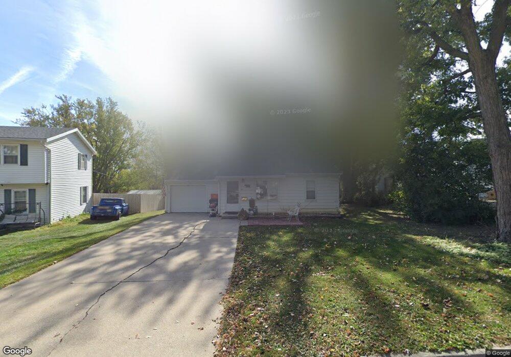 712 E 27th St S, Newton, IA 50208 - photo 1