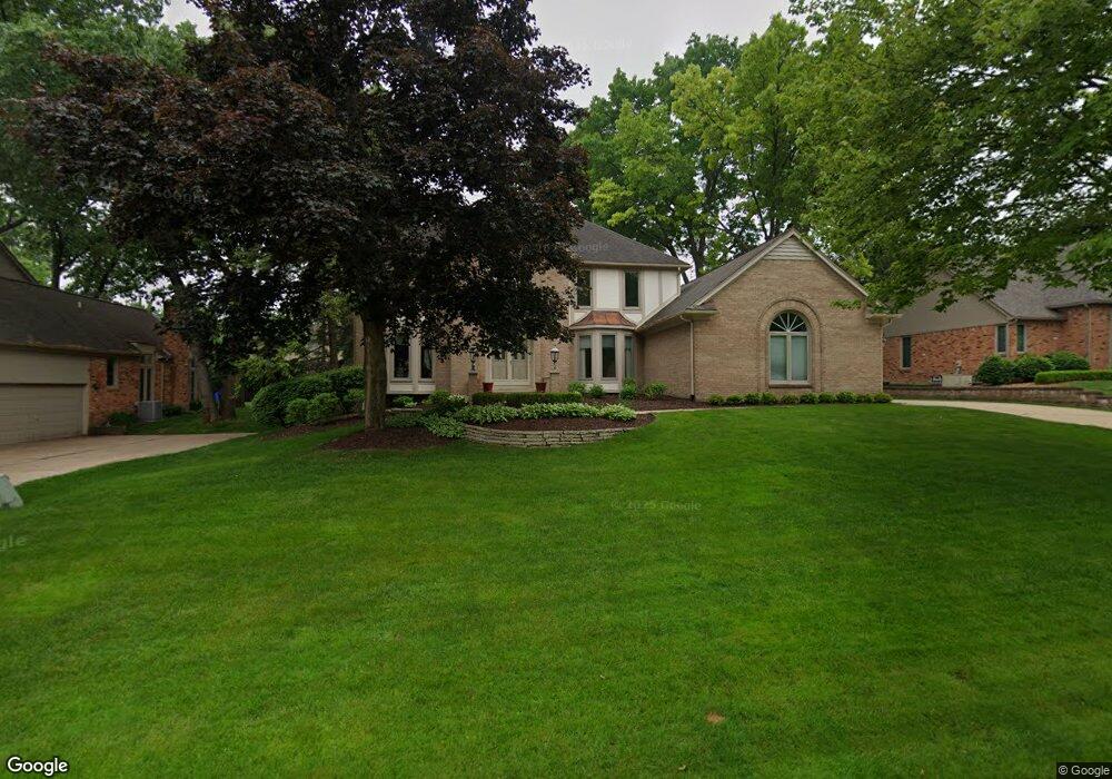 3253 Parkwood Dr, Rochester Hills, MI 48306 - photo 1