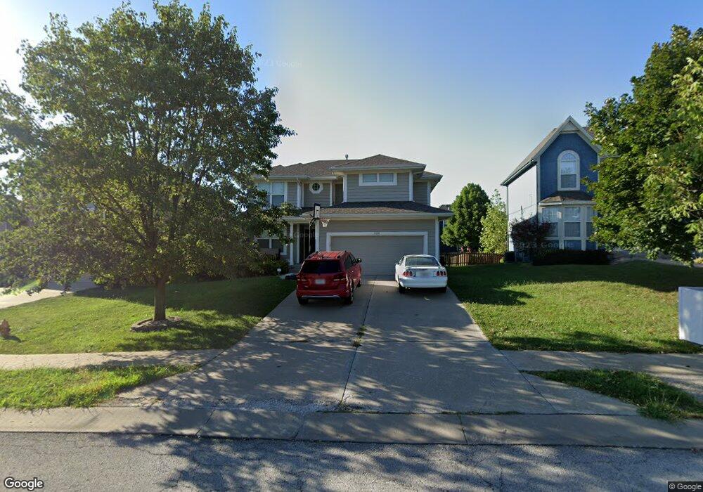 320 Sycamore St, Raymore, MO 64083 - photo 1