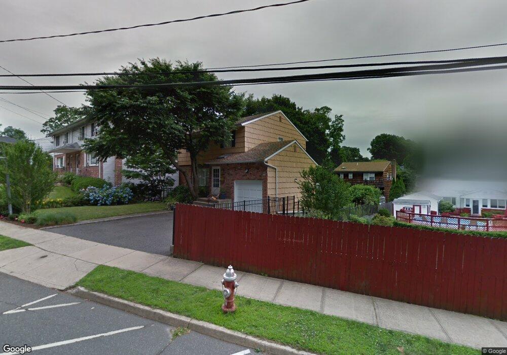 131 Landing Rd, Glen Cove, NY 11542 - photo 1