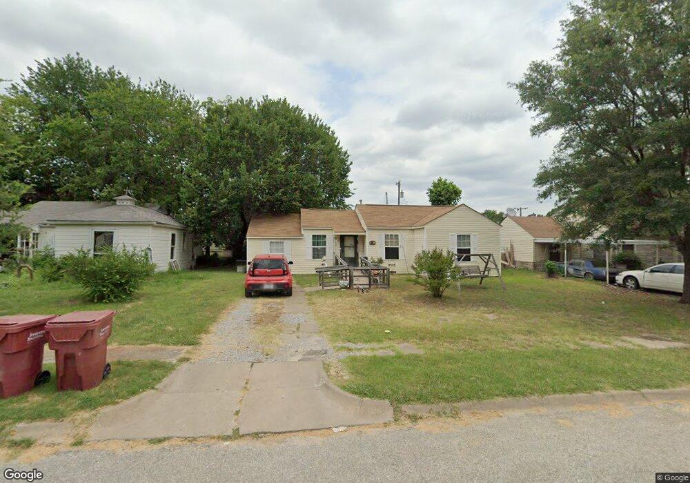 209 E Evans Ave, Bonham, TX 75418 - photo 1