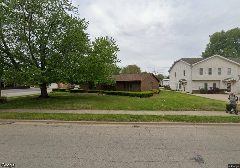 305 N Kickapoo St, Lincoln, IL 62656 - photo 1