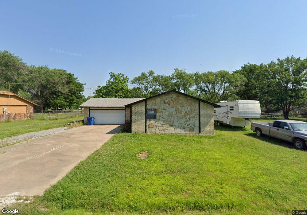 408 E Loy St, Chouteau, OK 74337 - photo 1