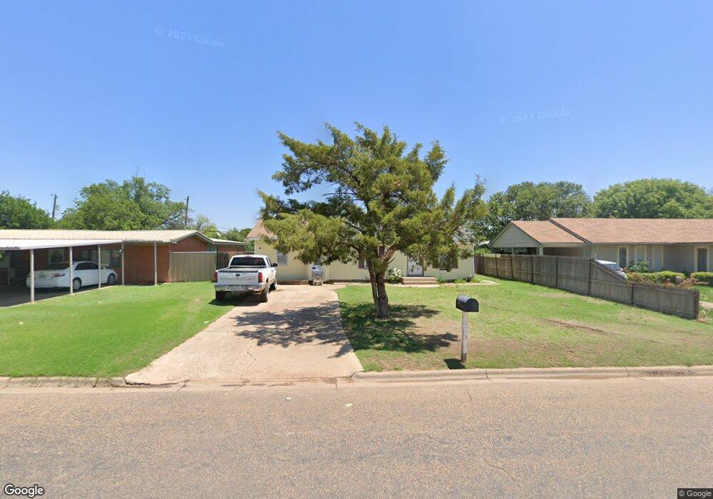1002 Canyon St, Plainview, TX 79072 - photo 1