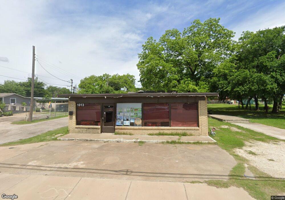 1013 E Henderson St, Cleburne, TX 76031 - photo 1