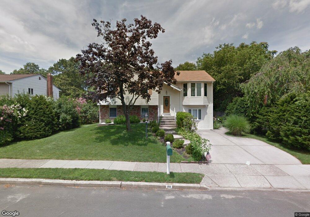 186 Gainsborough Rd, Holbrook, NY 11741 - photo 1